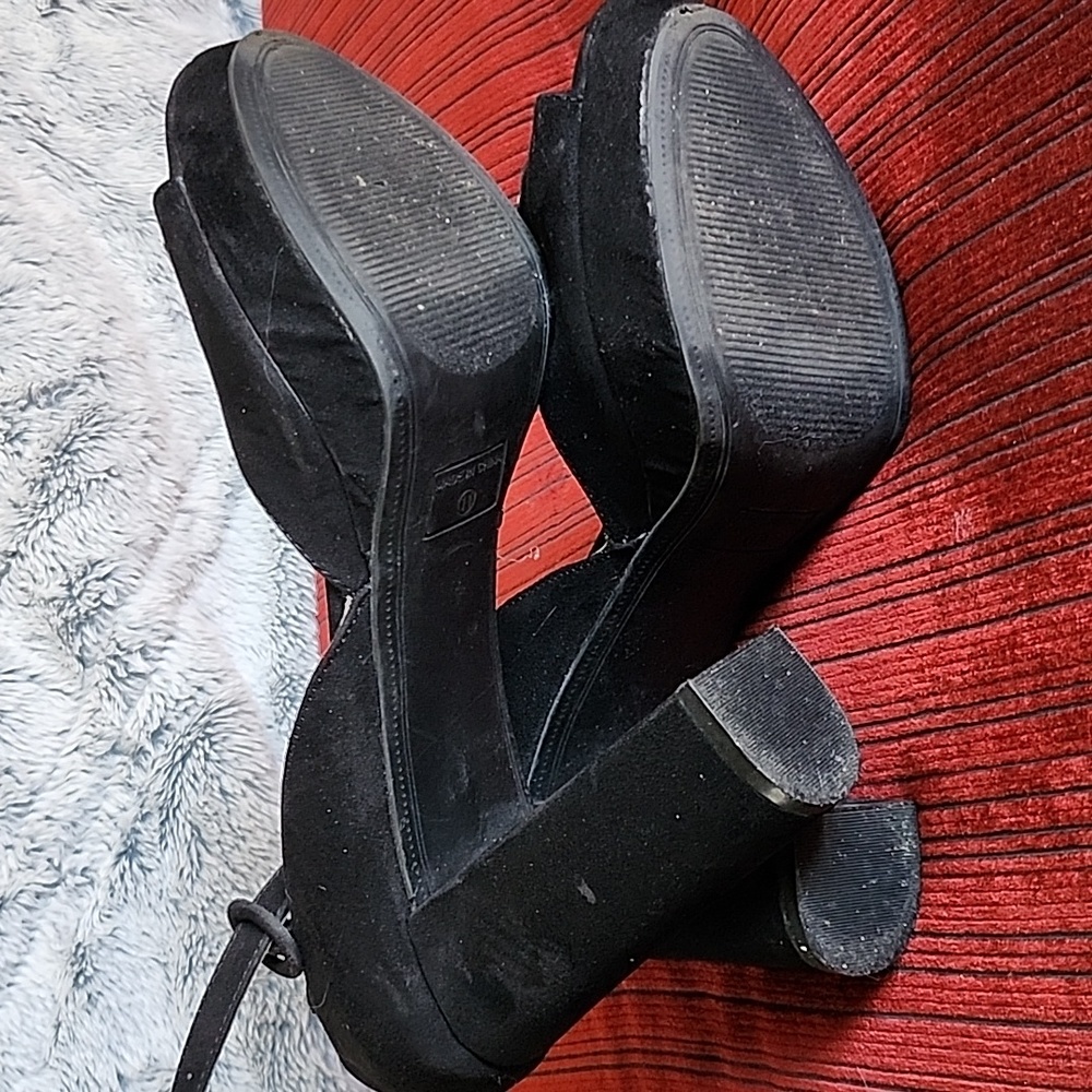 Shoes - Picture 4 of 5
